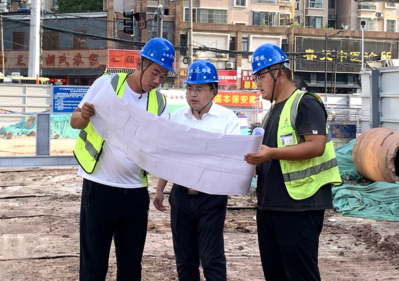 公司黨委書記、董事長錢申春到機場S1線先行段調(diào)研安全生產(chǎn)工作
